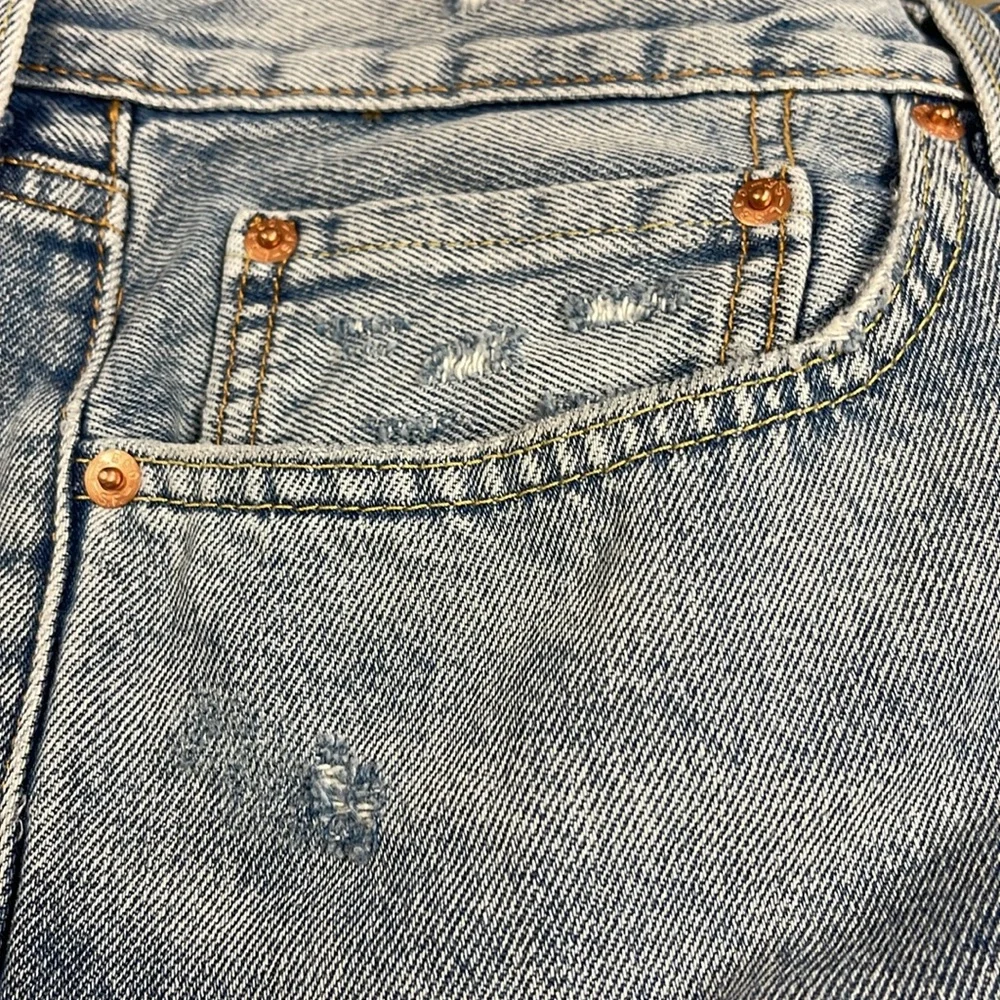 Levi’s 550 RELAXED Light Wash Distressed Jeans NWT 34/30
